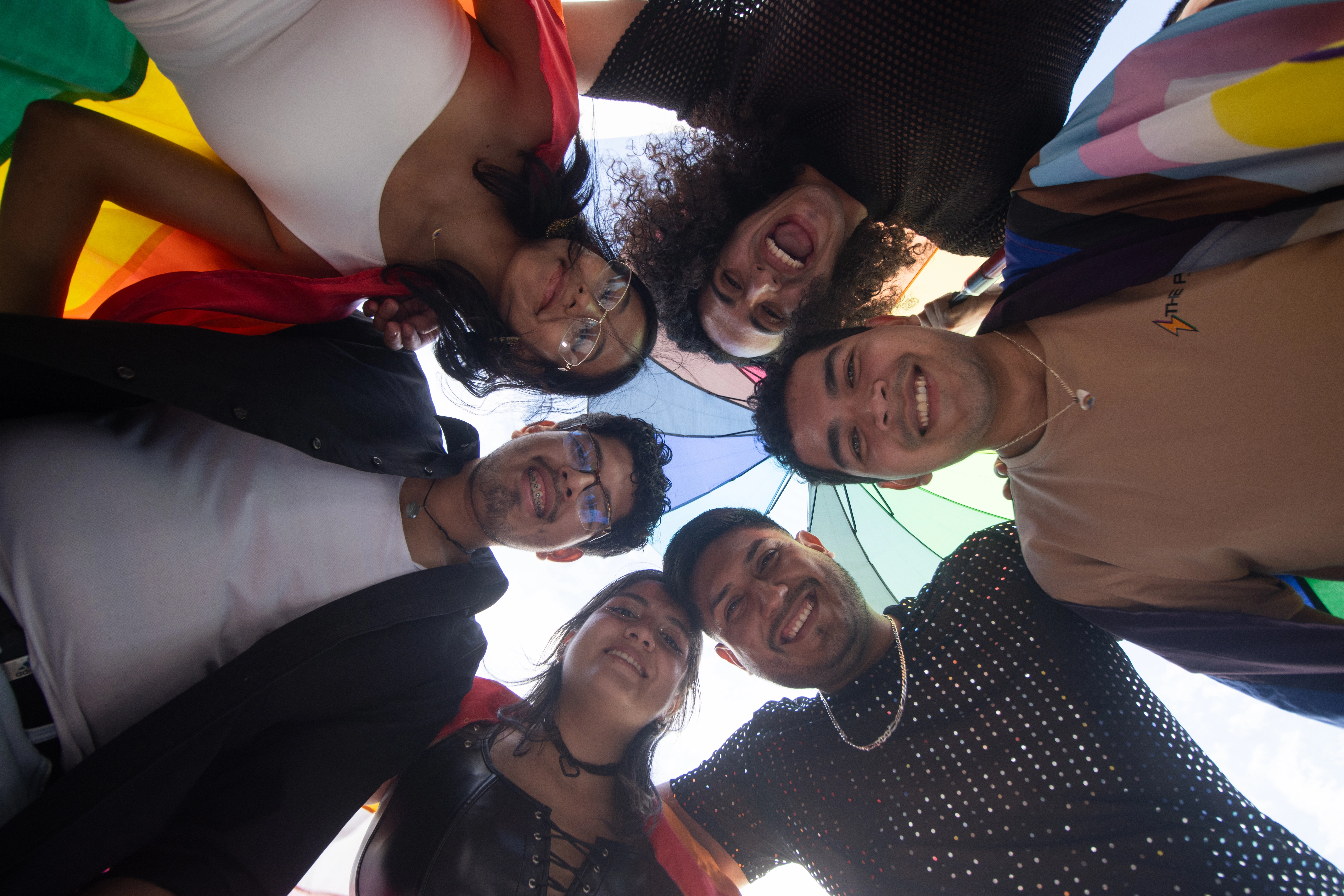 Equipo de D'POWER LGBTI+ trabajando juntos
